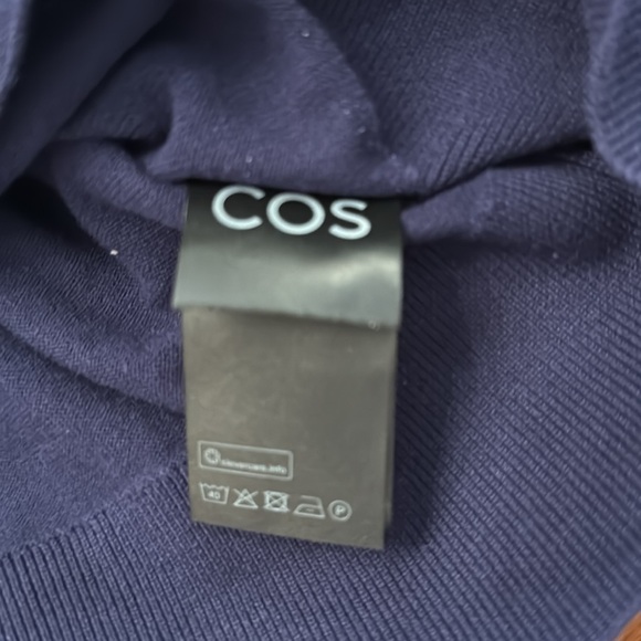COS Round Neck Shirt size Large - Picture 4 of 7